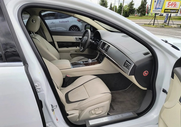 Jaguar XF cena 51900 przebieg: 251121, rok produkcji 2012 z Wyszków małe 211